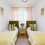 Cozy With Parking In By Renters *