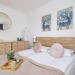 Cozy With Parking In By Renters *