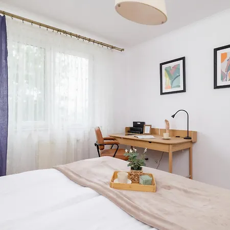 Cozy With Parking In By Renters Krasków