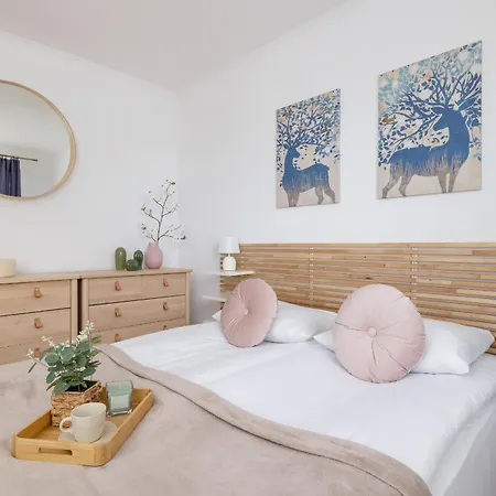 Cozy With Parking In By Renters *