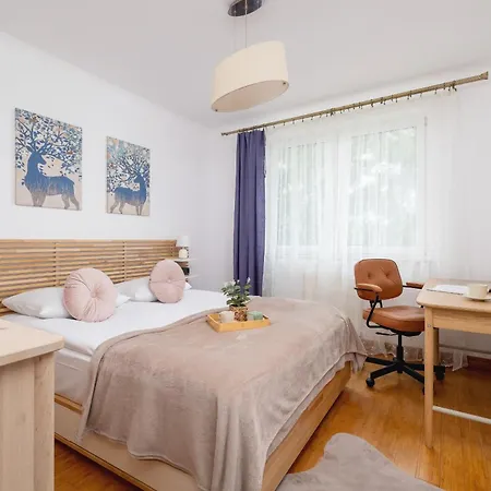 Διαμέρισμα Cozy With Parking In By Renters Krasków