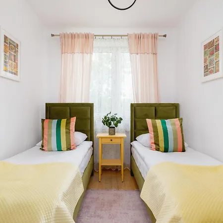 Cozy With Parking In By Renters *