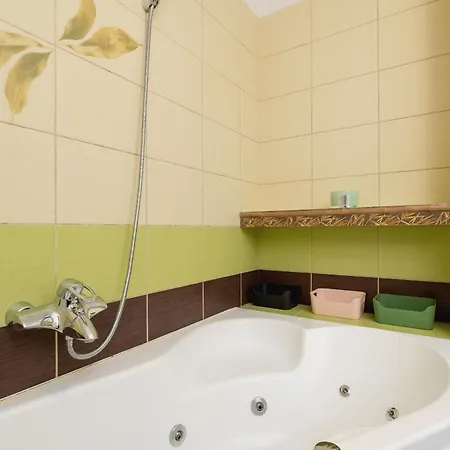 Cozy With Parking In By Renters