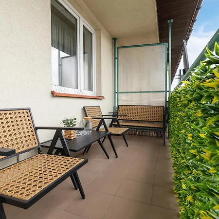Διαμέρισμα Cozy With Parking In By Renters Krasków