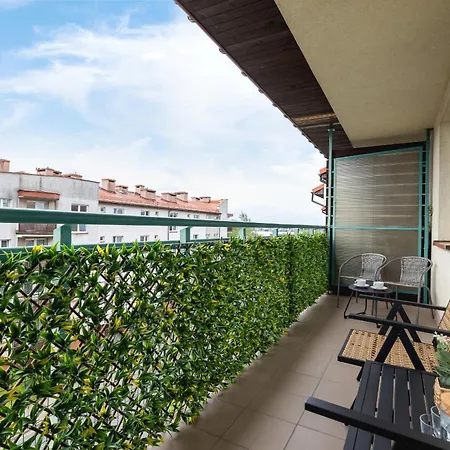 Cozy With Parking In By Renters Cracovia