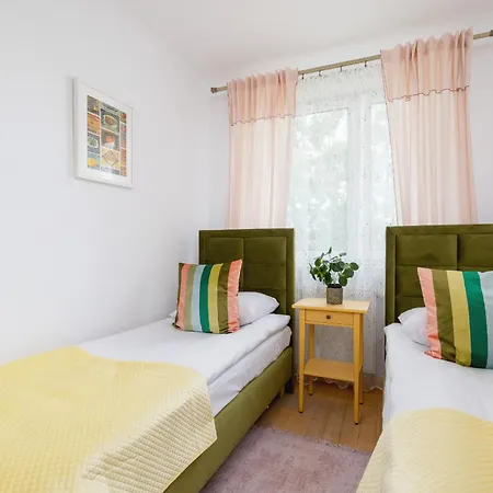 Cozy With Parking In By Renters Appartamento
